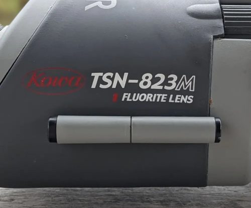 Kowa-de-82-mm-a-une-lentille-fluorite-et-un-zoom-20-60x-2.jpg Lunette Kowa TSN-823 82 mm (angle de vision à 45 degrés) OCCASION