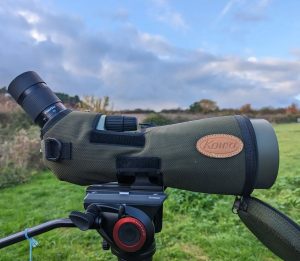Kowa-optics-TSN-883-with-25-60x-1.jpg Conjunto de telescopio terrestre Kowa TSN-883 + TE-11WZ + C-881 (SEGUNDA MANO)