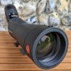 Leica-APO-Televid-65-avec-un-vrai-boitier-Leica-1.jpg Longue-vue APO-Televid 65 vision coudée + oculaire zoom 25-50x Ww