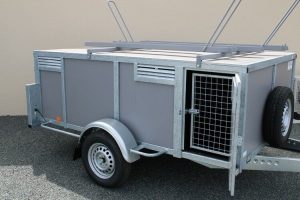 Remolque robusto y aislado para 6 perros, ideal para la caza