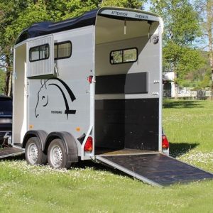 Van-Touring-One-Cheval-Liberte-2.jpeg Van Touring One ½ Cheval Liberté